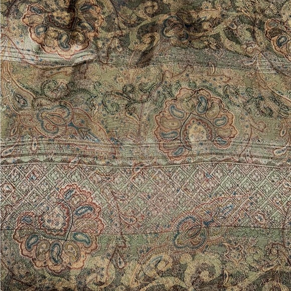 Queen Comforter Set Croscill Gold Paisley Sham Bedskirt 3 Decorative Pillows 7pc - Picture 4 of 16